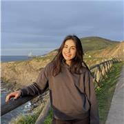 Estudiante Universitaria de Periodismo con títulos de inglés
